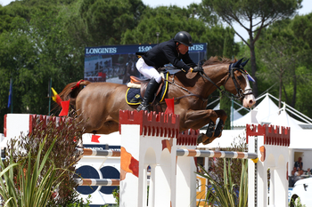 Michael Whitaker and Viking V – 2nd in Rome Grand Prix Michael Whitaker and Viking V – 2nd in Rome Grand Prix